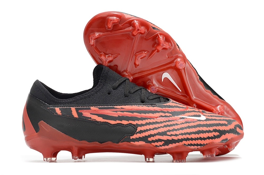Nike Football phantom vision astro turf boots in red